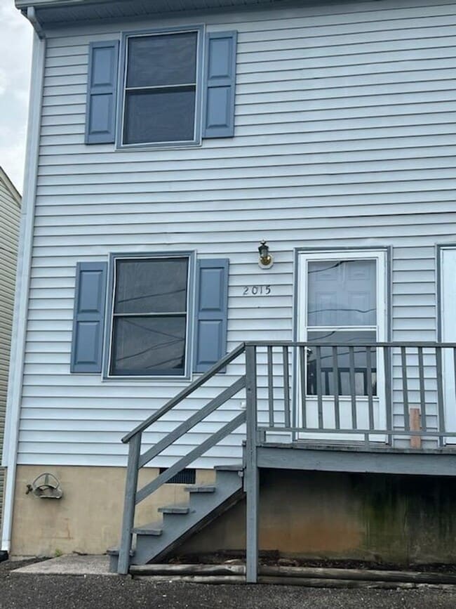 Photo - 2013 Wallace Ave NE Unit 2015 Wallace Ave NE