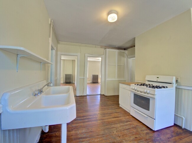 Building Photo - 324 Valley St Unit 20