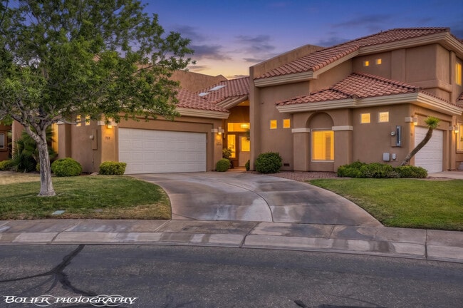 Building Photo - 725 Ventana Cir