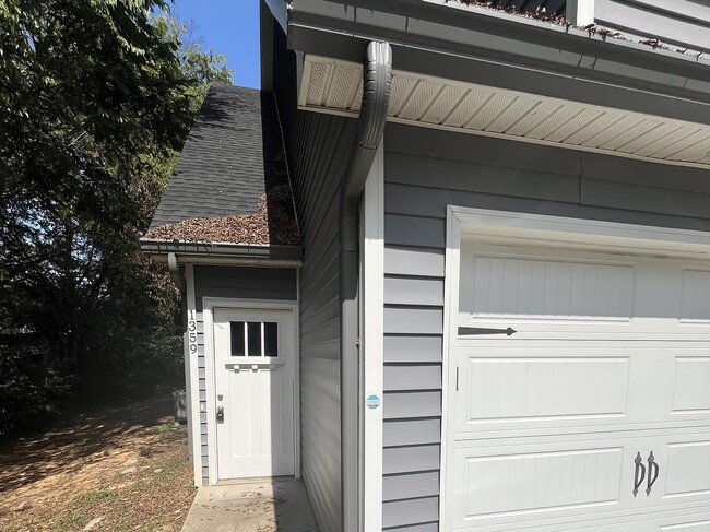 Building Photo - 1359 Fosters Alley