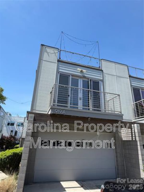 Building Photo - 919 Westbrook Dr