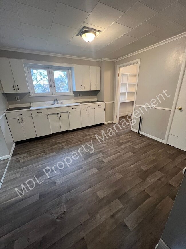 Photo - Spacious 5-Bedroom Home- This won't last long- Call NOW 989-895-1590