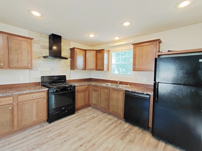 Photo - 408-22 1/2 22 1/2 St NW