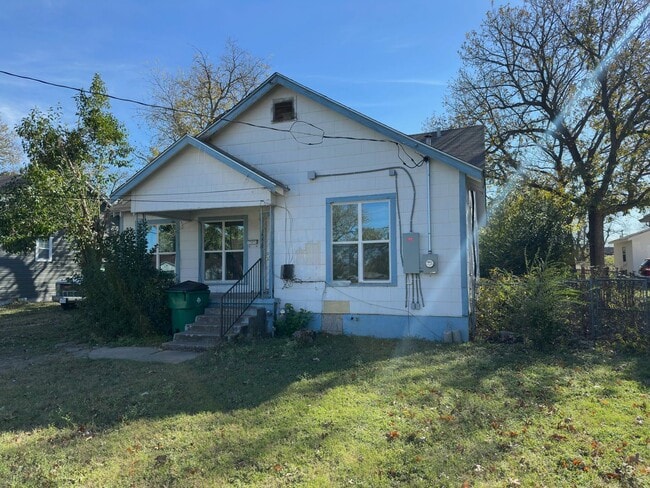 Building Photo - 4008 Beverly Dr