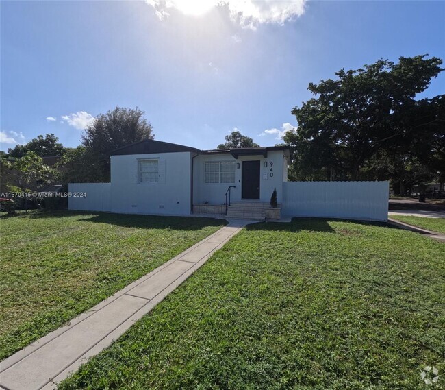 Building Photo - 940 NW 134th St Rental