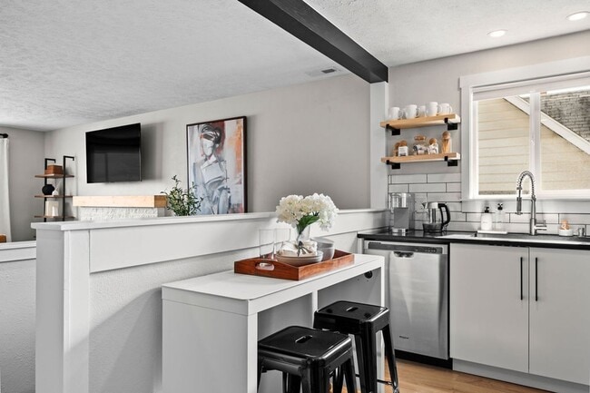 Photo - Trendy 2B/1B Unit C I Near Gonzaga/WSU/EWU & 5 Hospitals I Pet Friendly