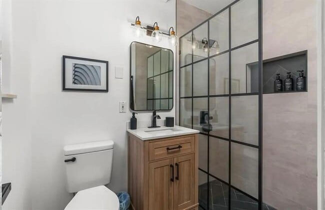 Photo - 719 NE 20th Ave