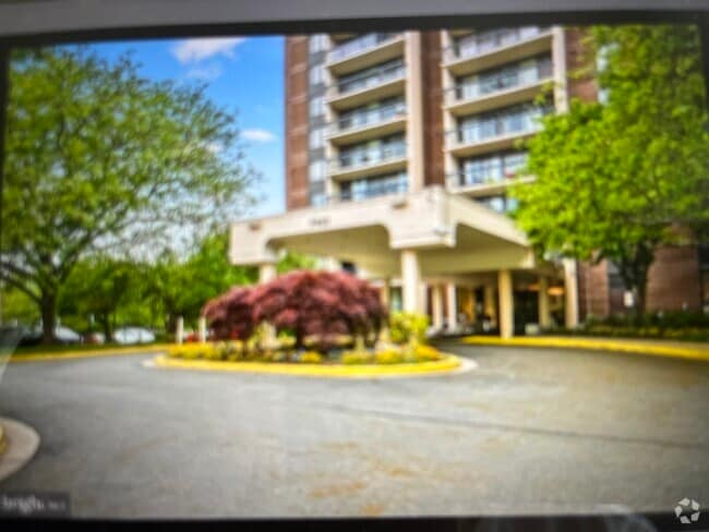 Building Photo - 7401 Westlake Ter Unit Chelsea Towers Condo
