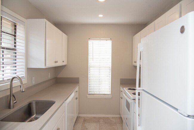 Photo - 811SS Unidad 811SS