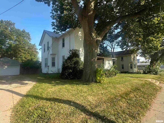 Photo - 405 S Main St