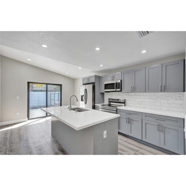 Photo - 2614 W 65th St