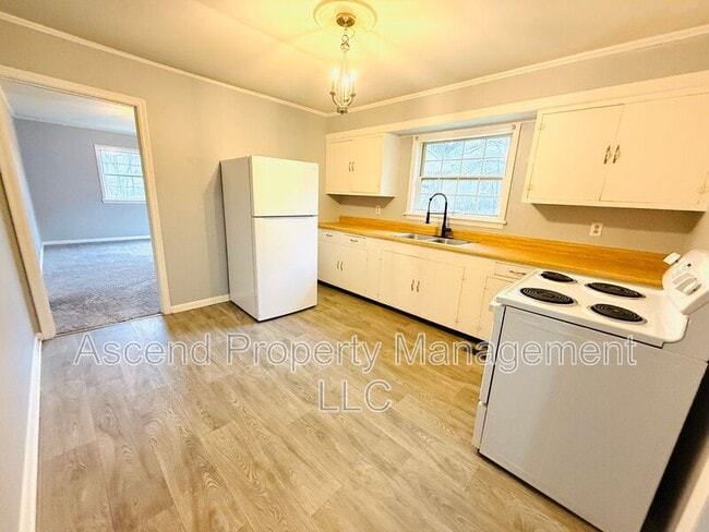 Photo - 690 Brock Cir