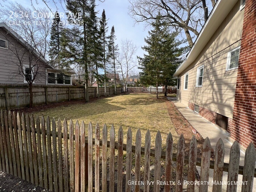 Photo - 2434 Cowper Ave