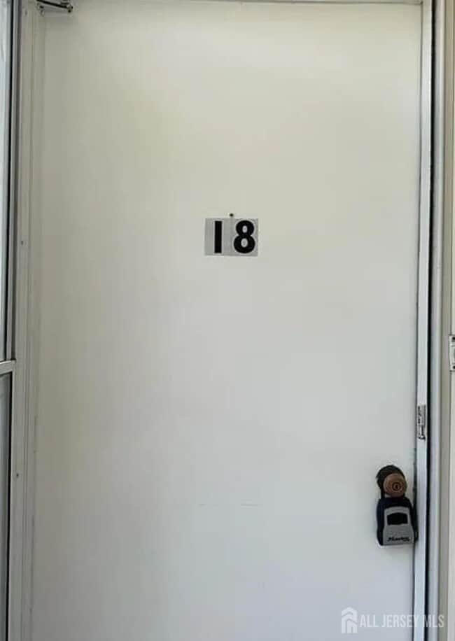 Photo - 18 Foxtail Ln