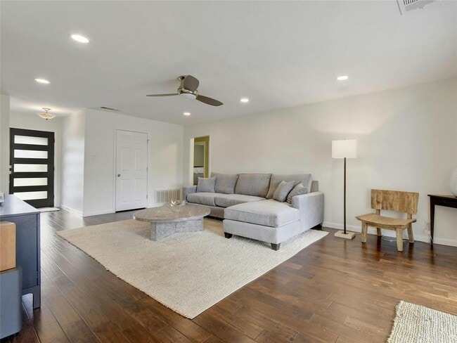Photo - 3013 Rogge Ln
