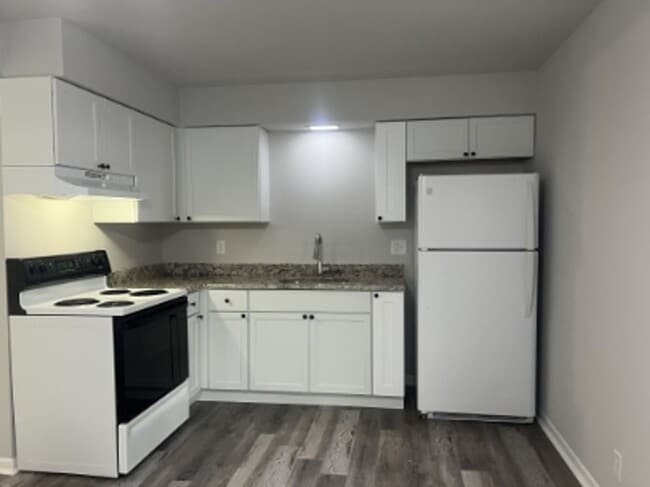 Building Photo - 1694 Molitor Rd Unit B