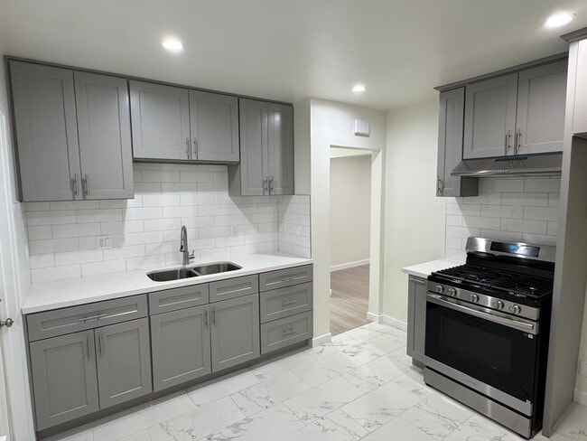 Photo - 421 E Acacia Ave