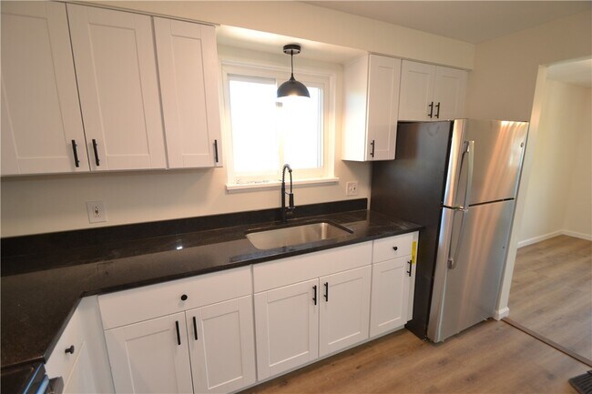 Photo - 405 Garfield Ave