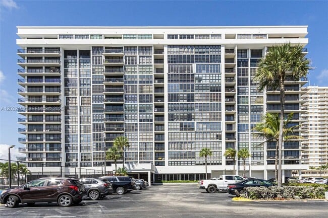 Building Photo - 2017 S Ocean Dr Unit 2 Bedroom Condo for Rent