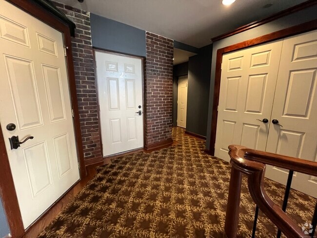 Building Photo - 9 River St Rental