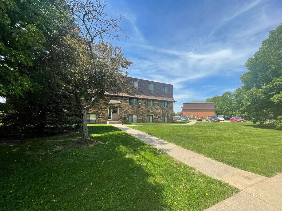 Photo - Westside Iowa City 2 bedroom apartment Unidad 1305-08