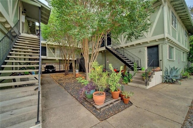Building Photo - 4306 Avenue A Unit 105