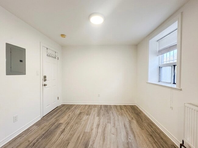 Photo - 496 Montrose Ave - 26 Unit 26