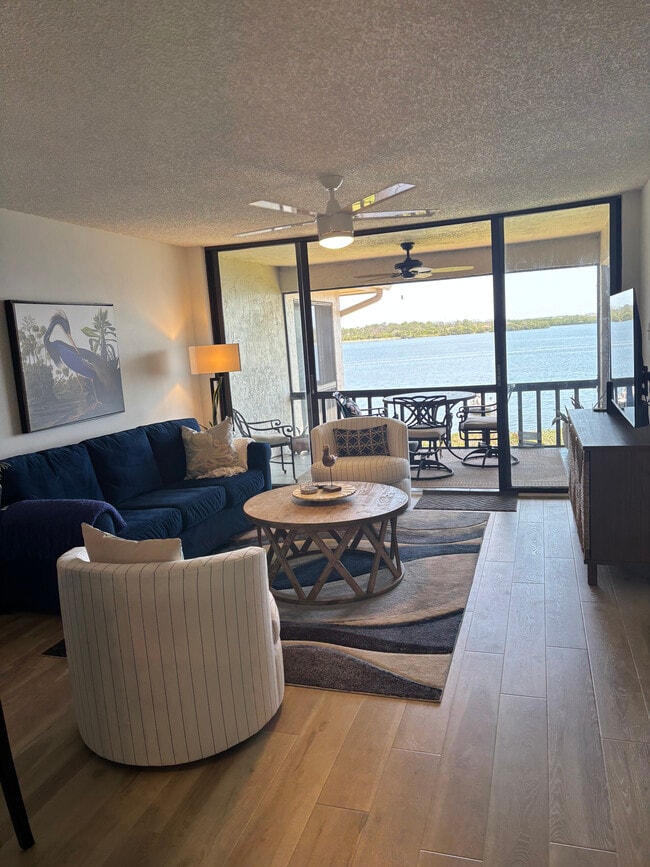 Building Photo - 1813 Mariner Dr Unit TarponCove#150