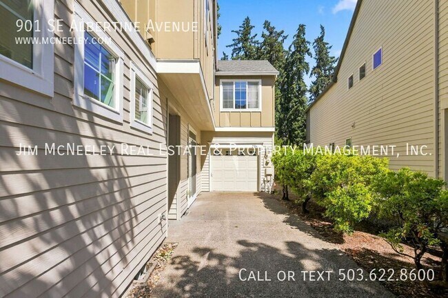 Photo - 901 SE Albertine St