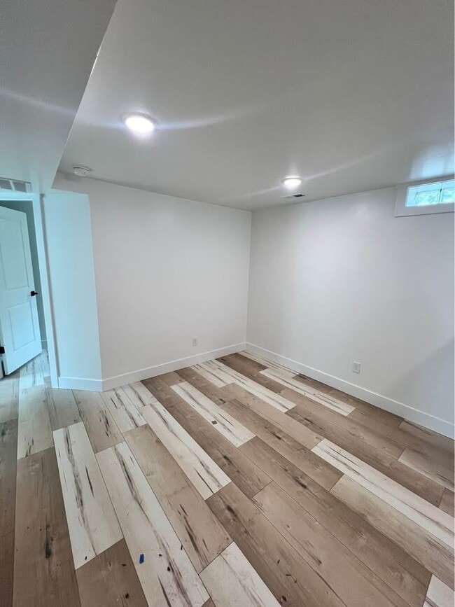 280 W 16th St Unidad 282 W 16th St Unit B
