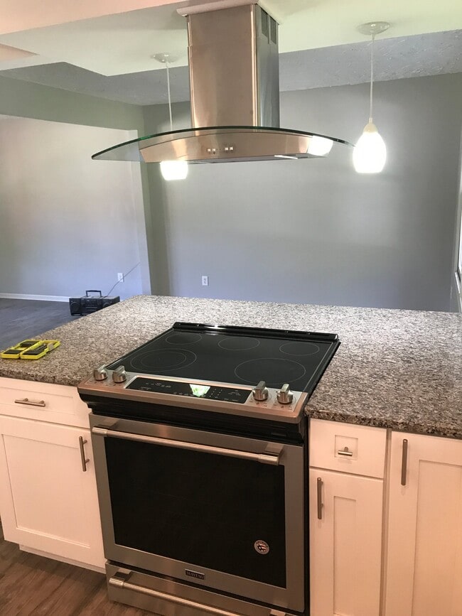 Photo - 264 Pickwick Dr