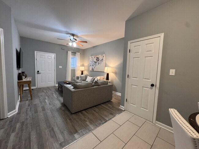 Room in Duplex on Jones Ave NW