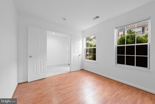 Photo - 22918 Regent Terrace