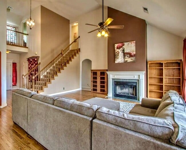 Photo - 515 N Douglas St