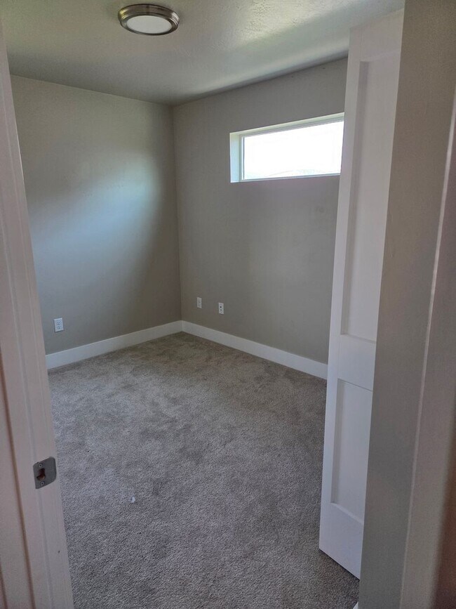 Photo - 3 Bed 2.5 Bath Townhome | Peaceful Locatio...