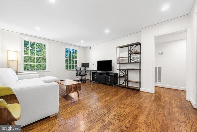 Building Photo - 2720 Ordway St NW Unit 3