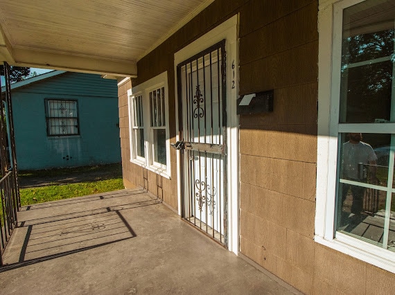 Photo - 612 26th St SW