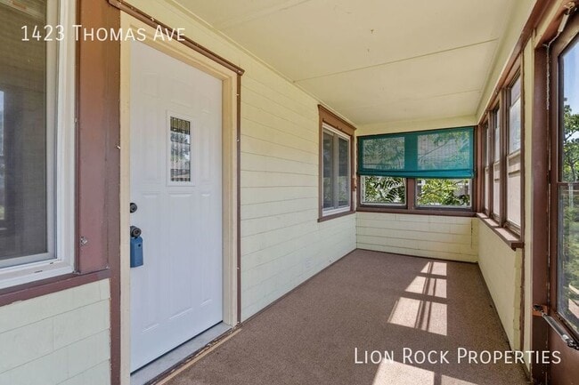 Photo - 1423 Thomas Ave W