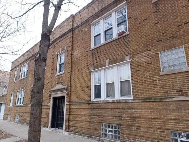 Building Photo - 5459 N Spaulding Ave Rental