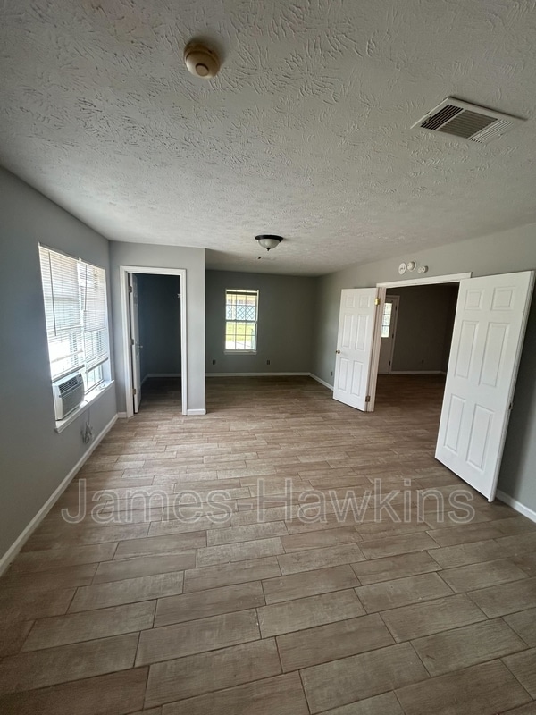 Photo - 940 Pebblebrook Dr