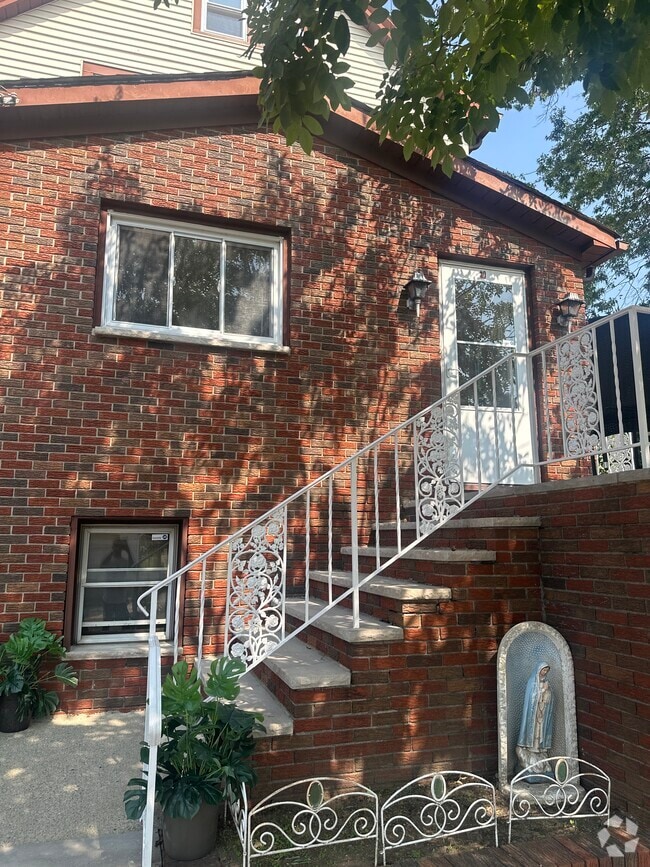 Building Photo - 30 Orange Ave Rental