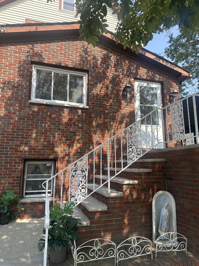 Building Photo - 30 Orange Ave Rental