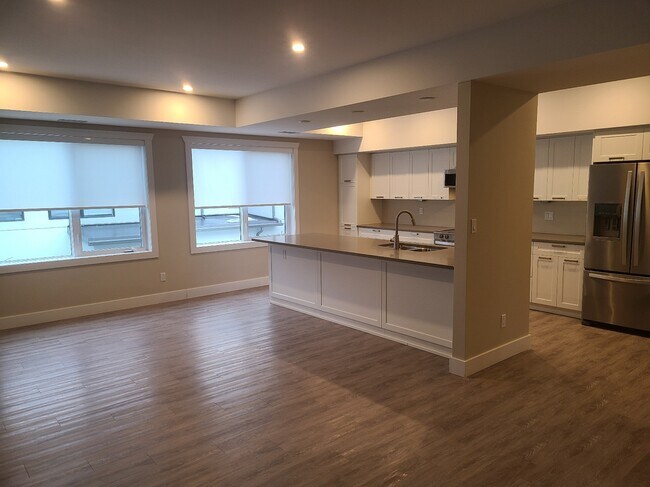 Photo - 550 Sandison St