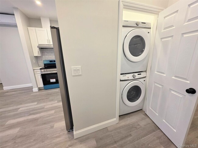 Photo - 143 Jericho Tpke Unit APT A