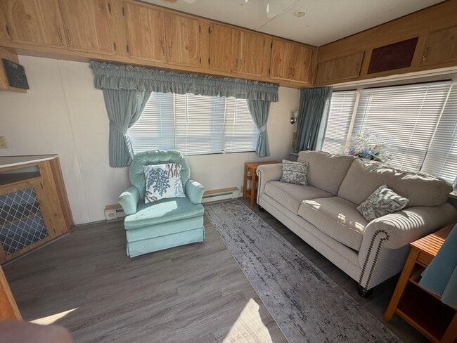 Building Photo - 1435 W King St