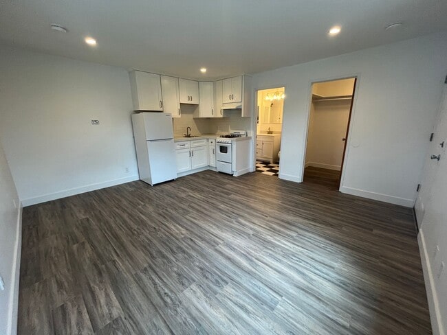 Photo - MACKINNON Unit -