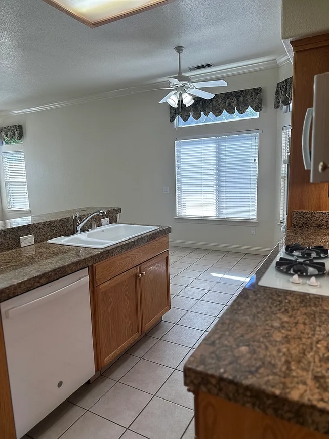 Photo - 2980 Hazelwood Way