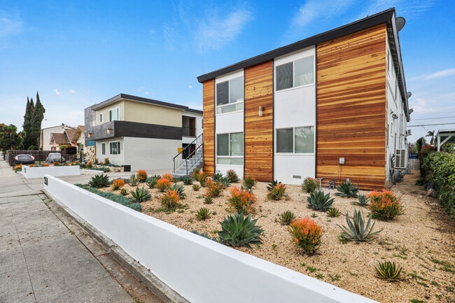 Photo - 1358 W. 36th St. Unidad 06