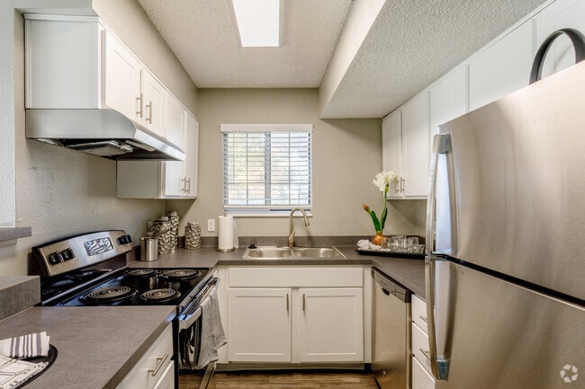 2BR, 1BA - 966SF