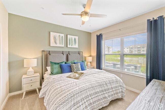 2BR,2BA - 1117SF